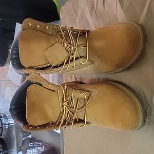 Men Wheat 8.5 size Timberland boots high top barely worn